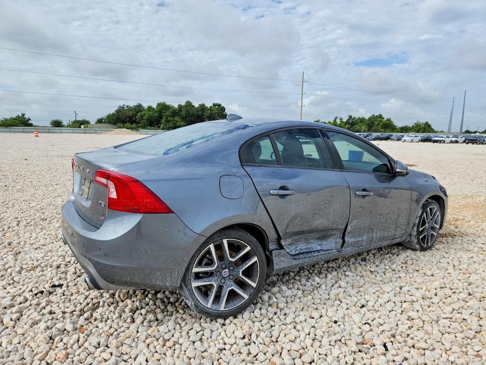 2017 VOLVO S60 3