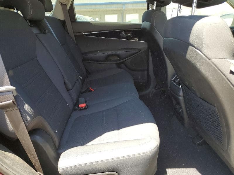 2017 KIA SORENTO 11