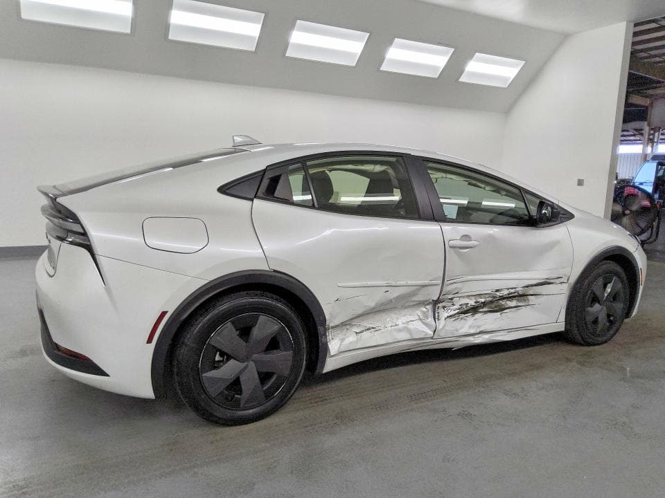 2025 TOYOTA PRIUS PLUG-IN HYBRID SE 3
