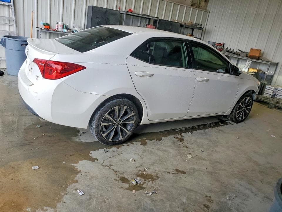 2017 TOYOTA COROLLA SE 3