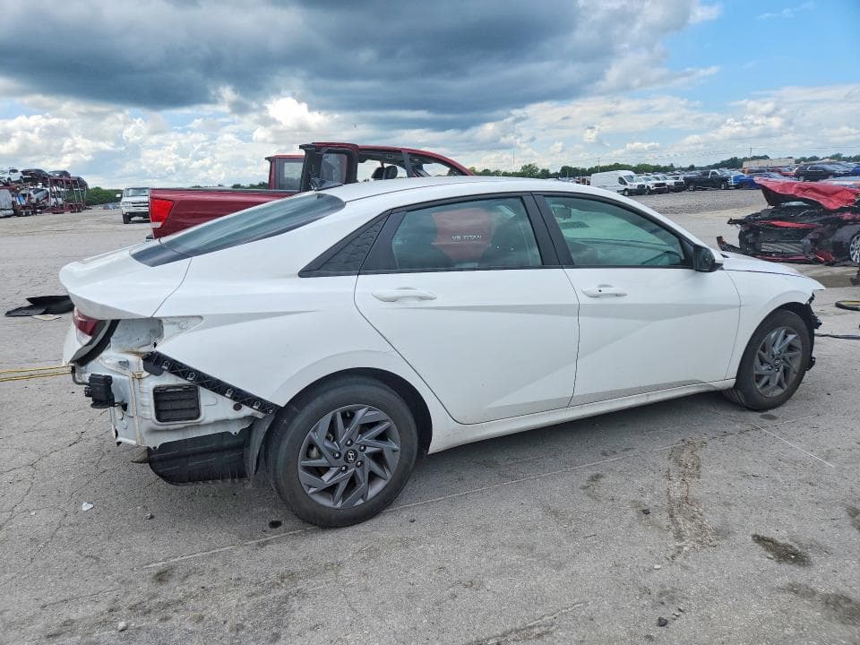 2024 HYUNDAI ELANTRA SEL 3