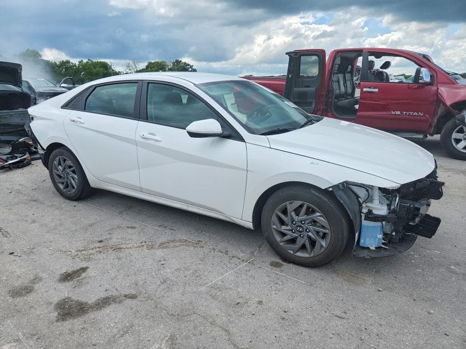 2024 HYUNDAI ELANTRA SEL 4
