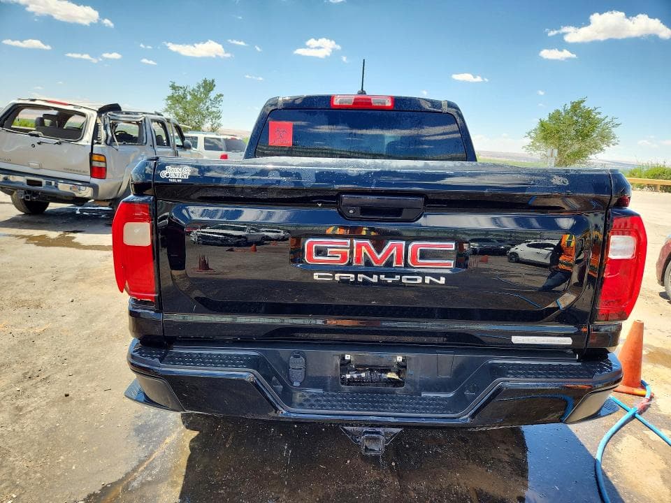 2023 GMC CANYON 6