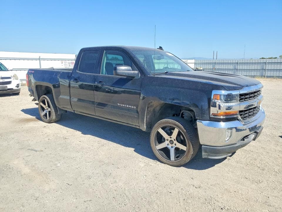 2017 CHEVROLET SILVERADO K1500 LT 4