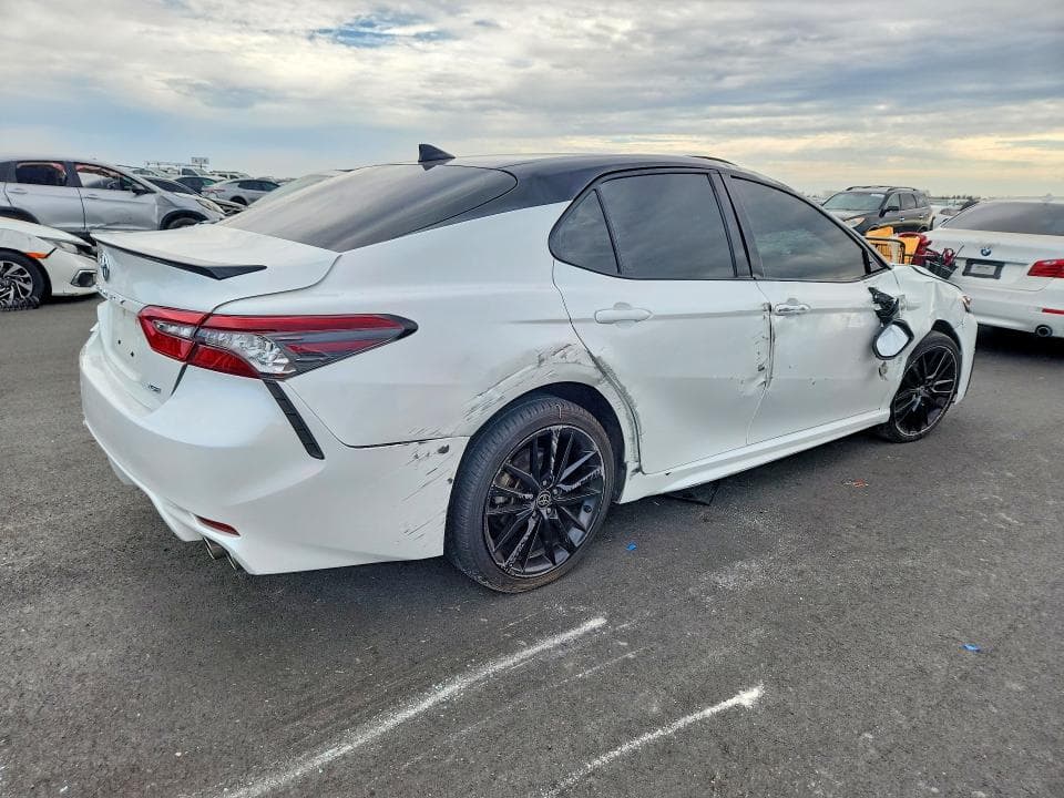 2021 TOYOTA CAMRY XSE 3