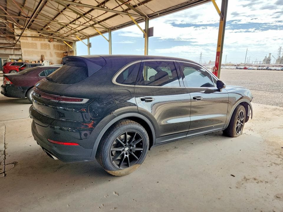 2024 PORSCHE CAYENNE 3