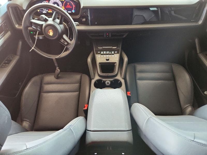2024 PORSCHE CAYENNE 8