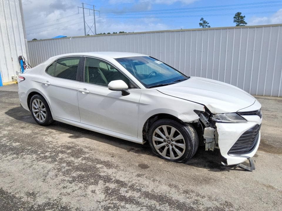 2018 TOYOTA CAMRY LE 4