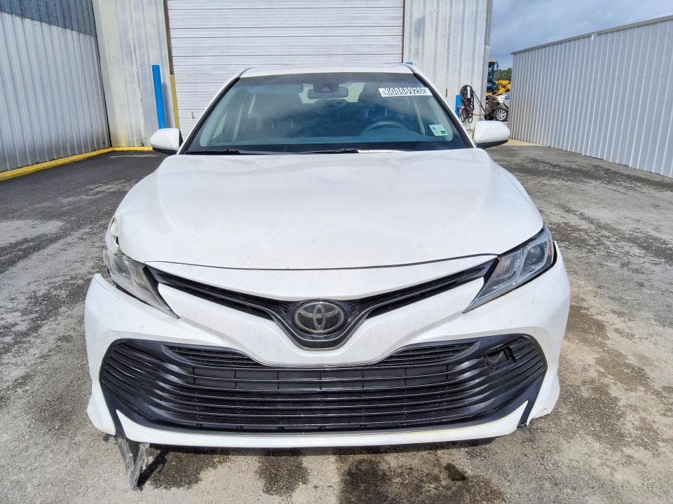 2018 TOYOTA CAMRY LE 5