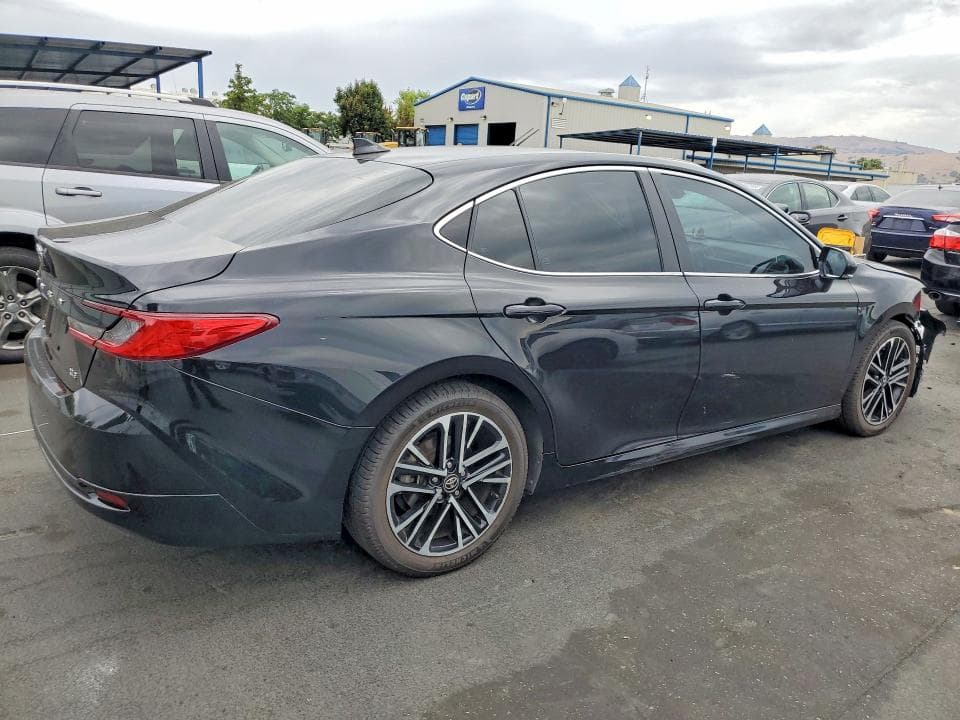 2025 TOYOTA CAMRY XLE 3