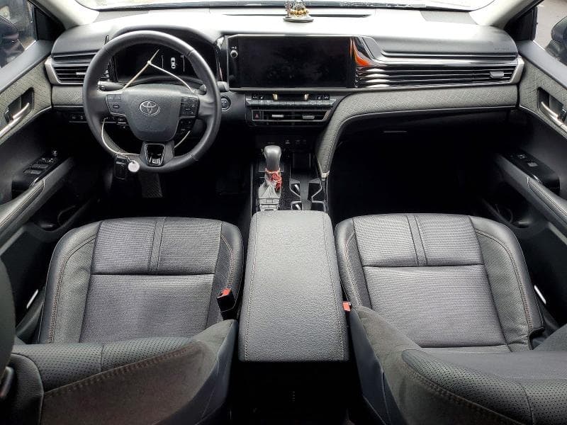 2025 TOYOTA CAMRY XLE 8