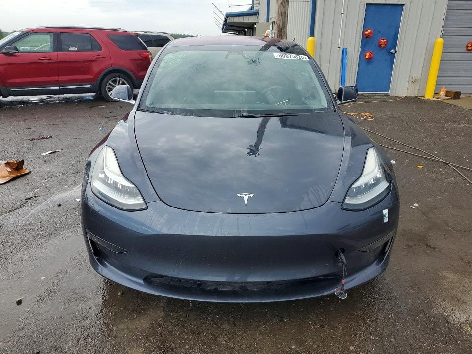 2018 TESLA MODEL 3 5