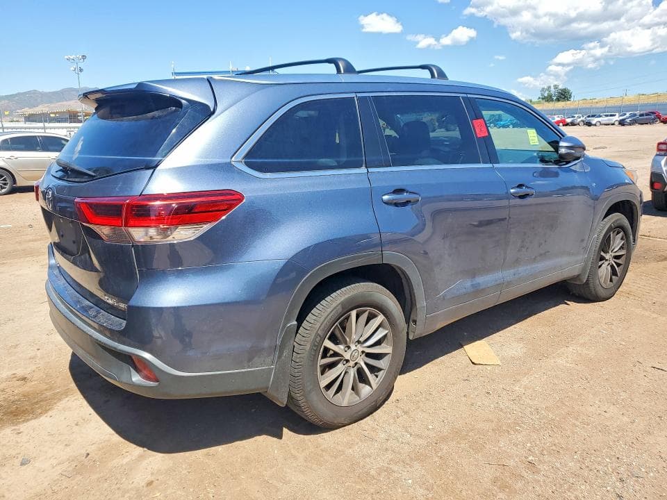 2018 TOYOTA HIGHLANDER XLE 3