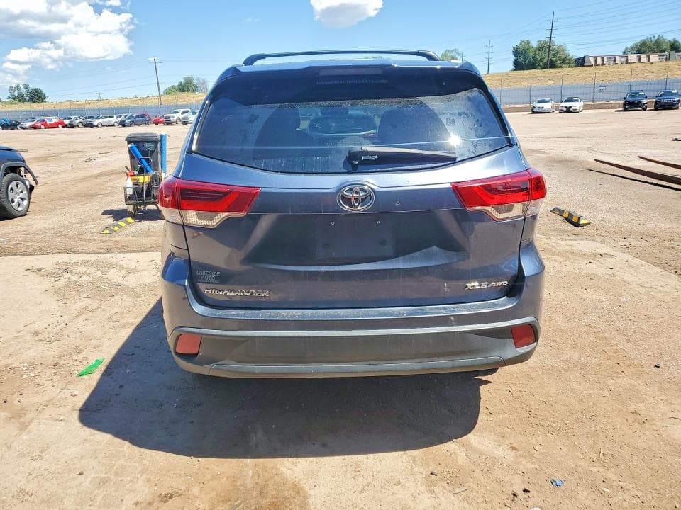 2018 TOYOTA HIGHLANDER XLE 6