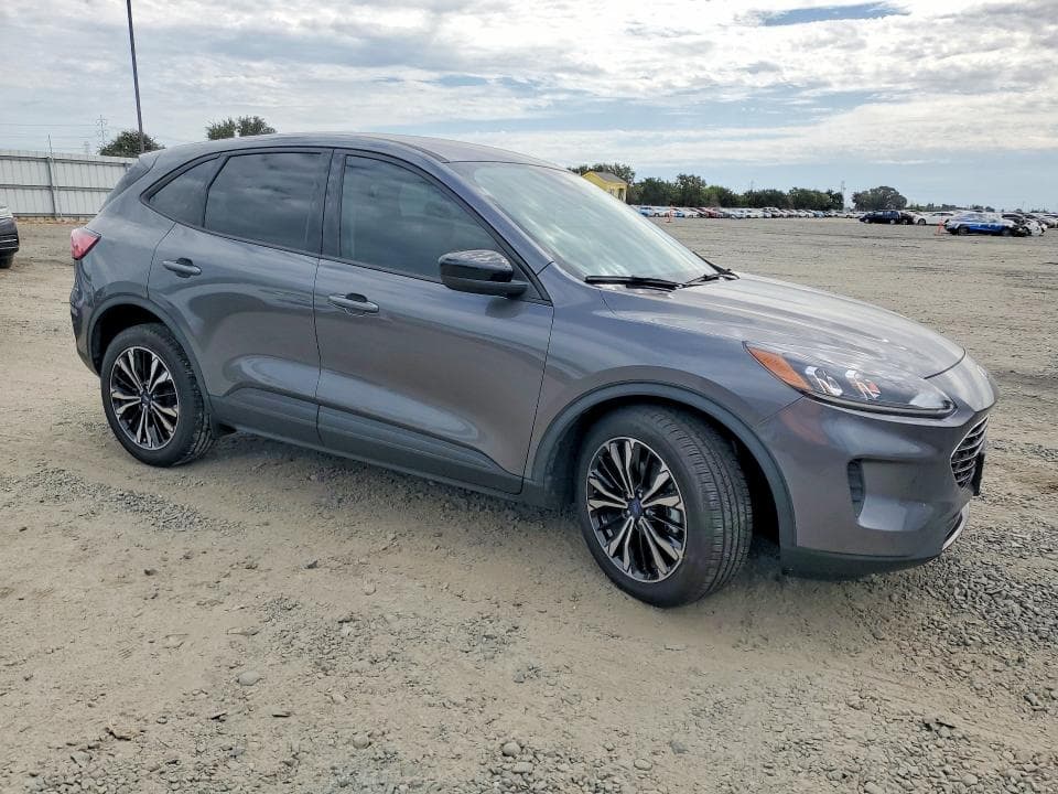 2022 FORD ESCAPE SE 4