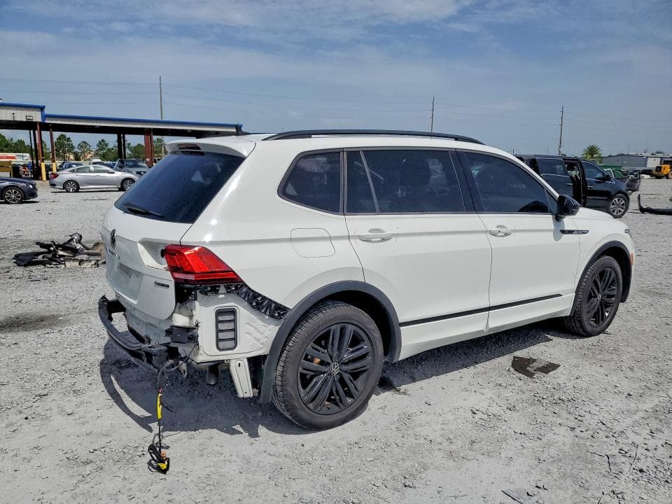 2022 VOLKSWAGEN TIGUAN SE R-LINE BLACK 3