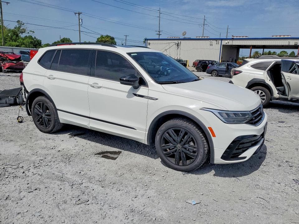 2022 VOLKSWAGEN TIGUAN SE R-LINE BLACK 4