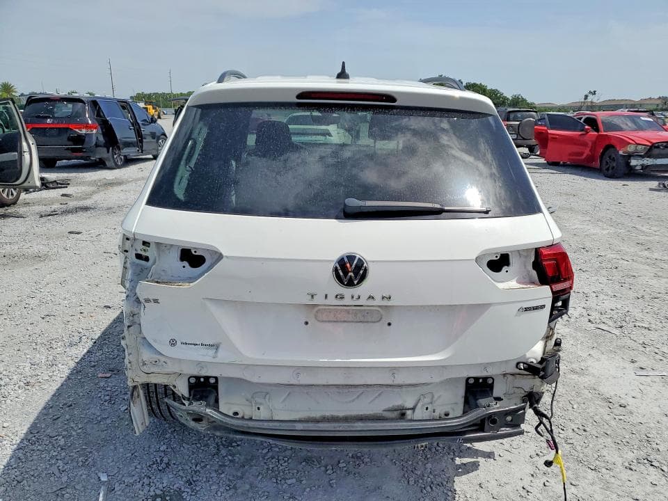 2022 VOLKSWAGEN TIGUAN SE R-LINE BLACK 6