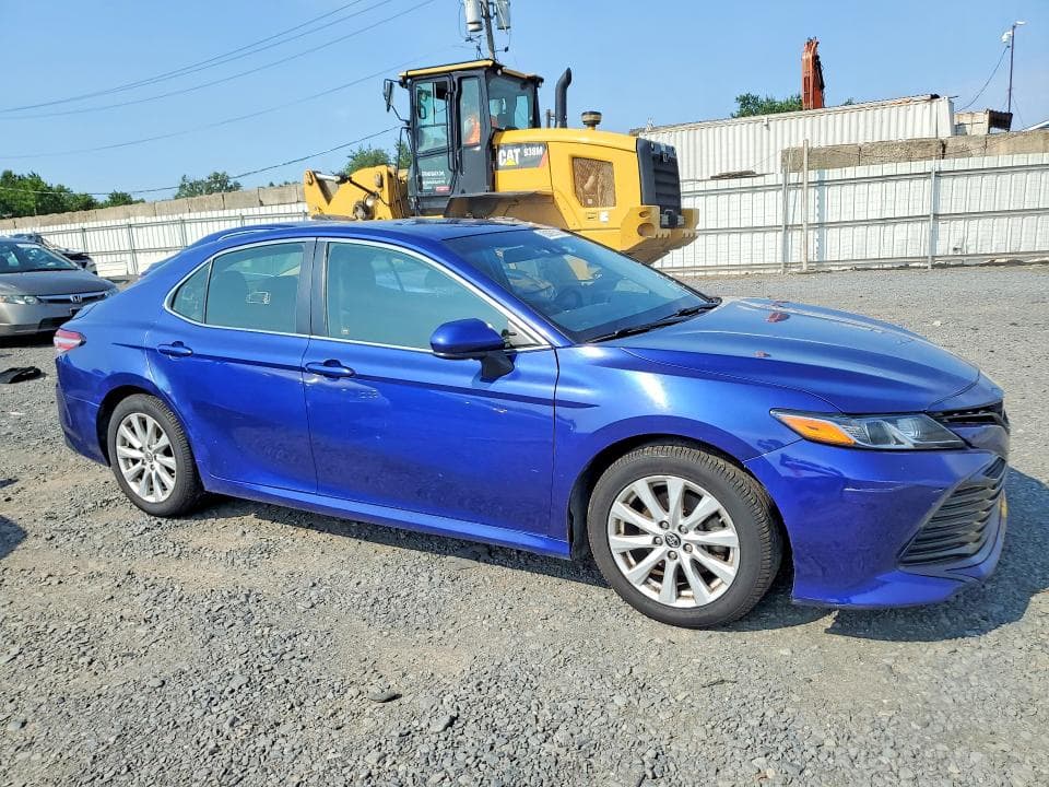 2018 TOYOTA CAMRY LE 4