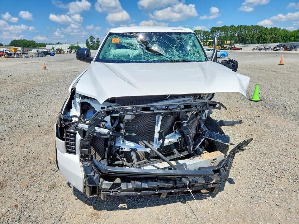 2024 TOYOTA TUNDRA SR 5