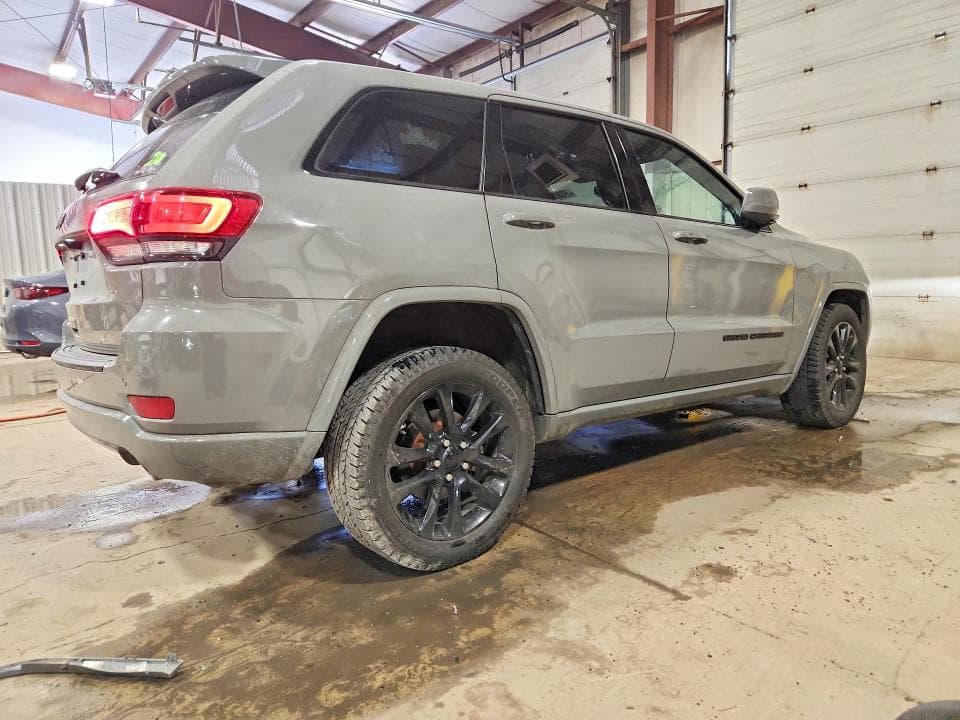 2020 JEEP GRAND CHEROKEE LAREDO 3