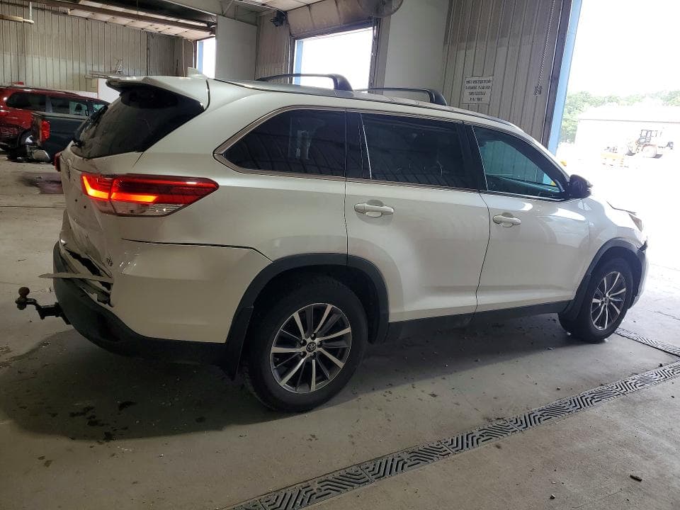 2019 TOYOTA HIGHLANDER XLE XLE 3