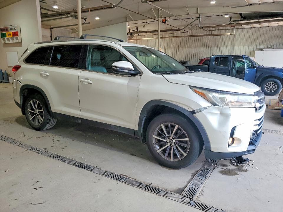 2019 TOYOTA HIGHLANDER XLE XLE 4