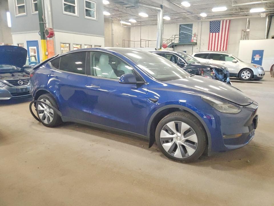 2024 TESLA MODEL Y 4