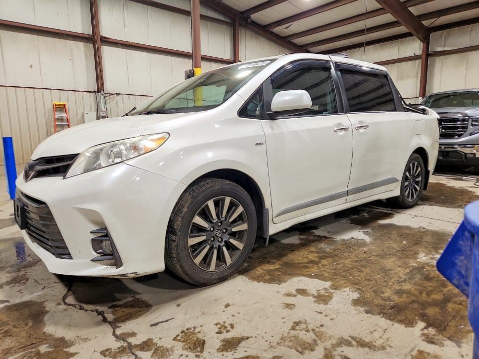 2018 TOYOTA SIENNA XLE 7-PASSENGER