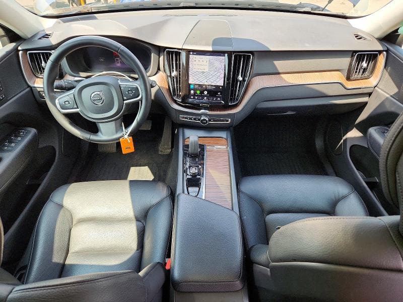 2022 VOLVO XC60 B5 MOMENTUM 8