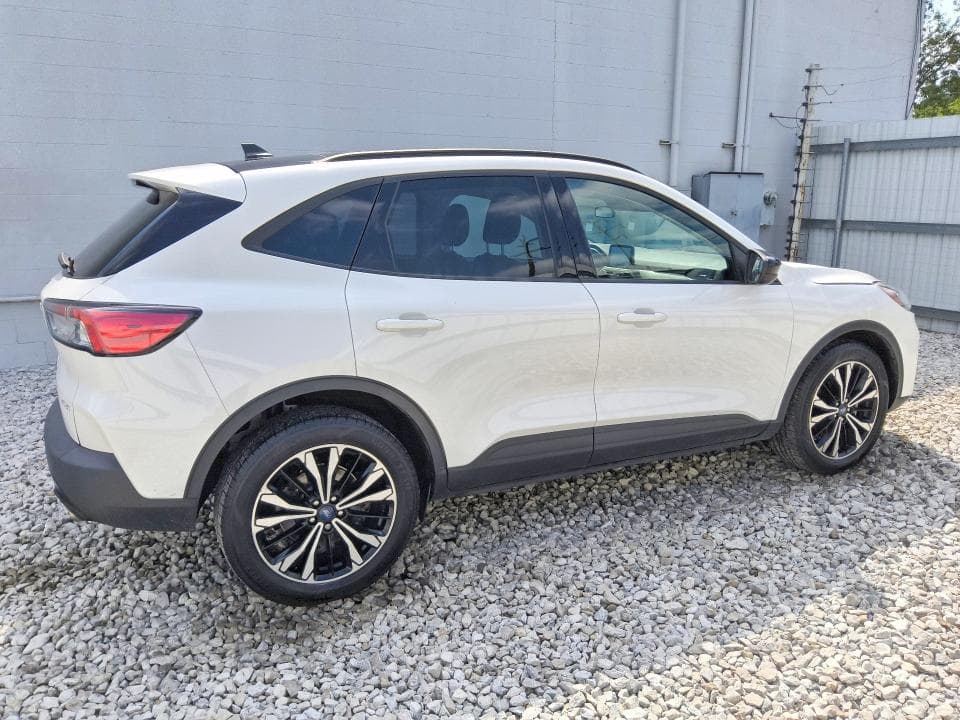 2021 FORD ESCAPE SE 3