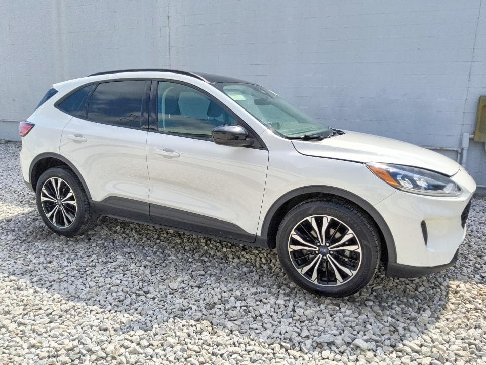 2021 FORD ESCAPE SE 4