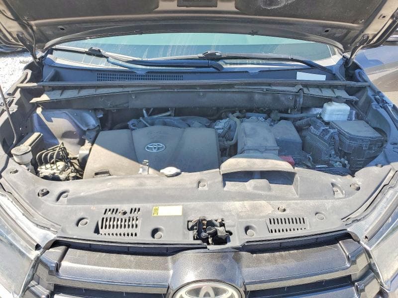 2019 TOYOTA HIGHLANDER SE 12