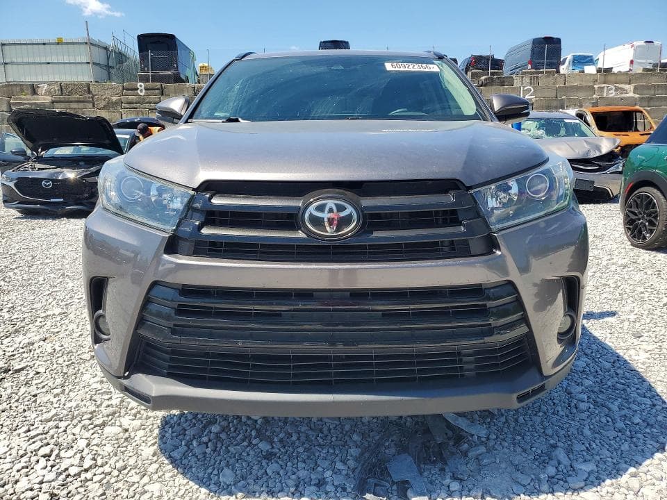 2019 TOYOTA HIGHLANDER SE 5