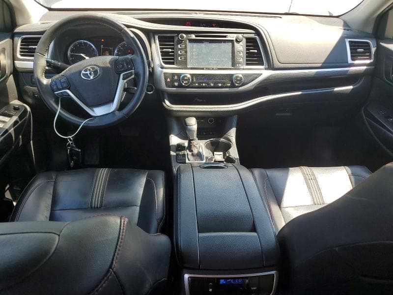 2019 TOYOTA HIGHLANDER SE 8
