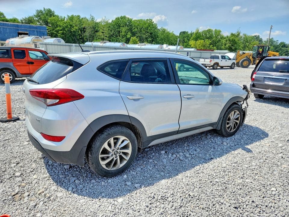 2017 HYUNDAI TUCSON SE 3