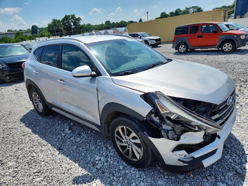 2017 HYUNDAI TUCSON SE 4