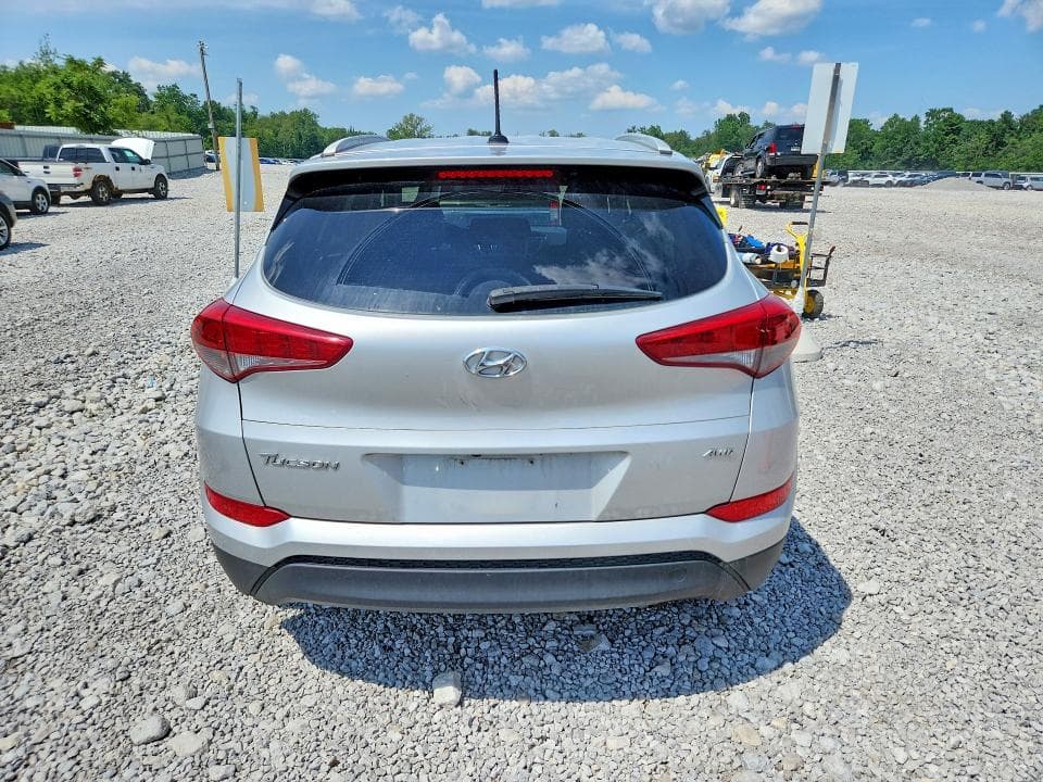 2017 HYUNDAI TUCSON SE 6
