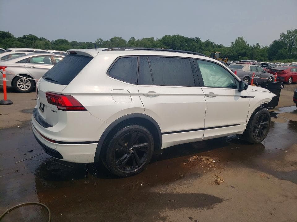 2023 VOLKSWAGEN TIGUAN SE R-LINE BLACK 3