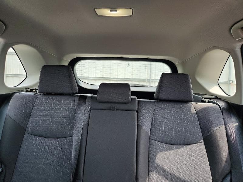 2025 TOYOTA RAV4 HYBRID XLE 10