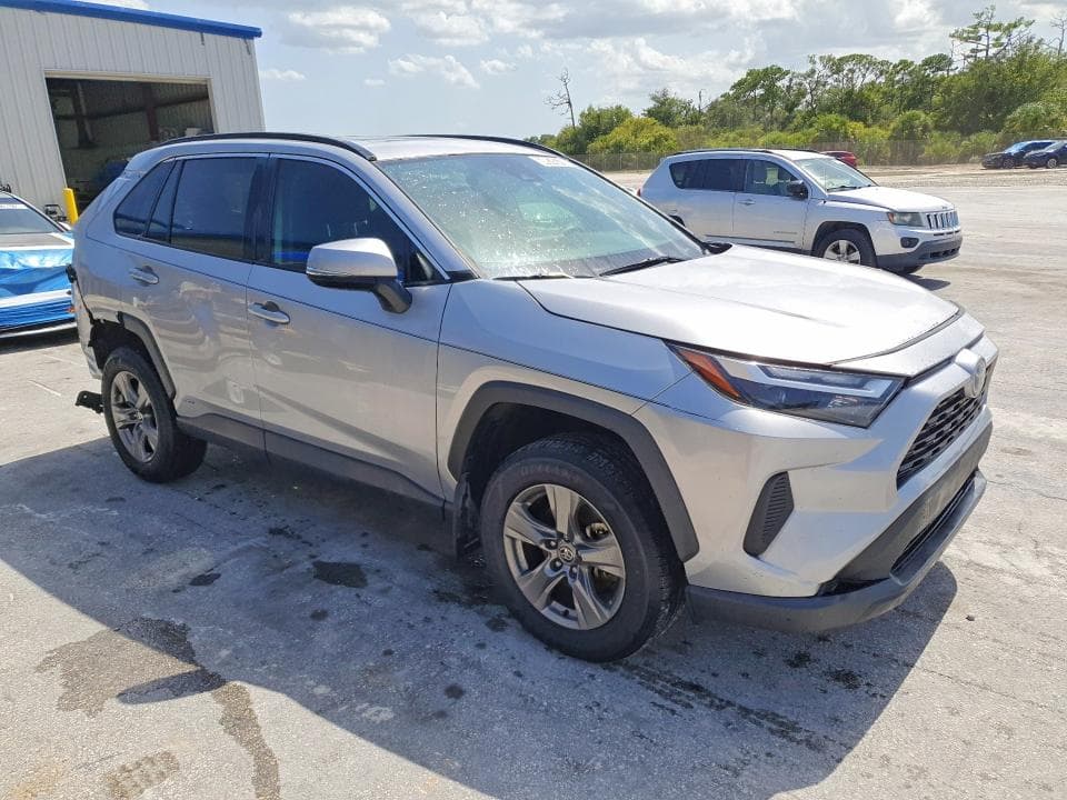 2024 TOYOTA RAV4 HYBRID XLE 4
