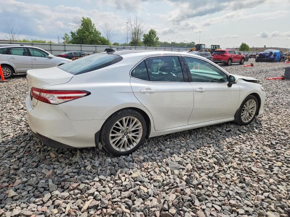 2018 TOYOTA CAMRY XLE 3