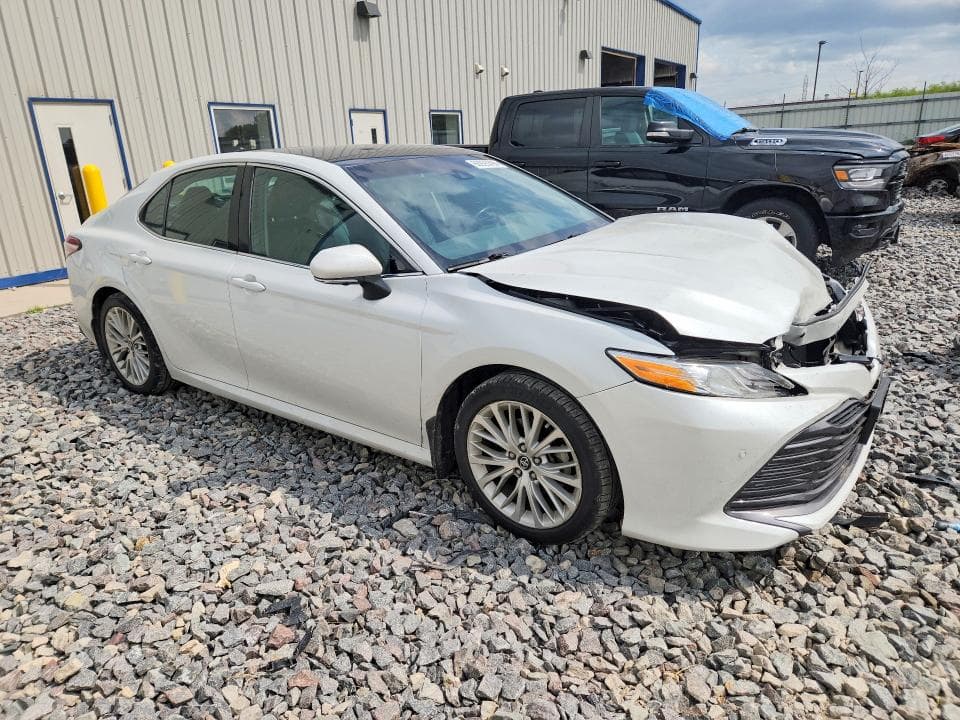 2018 TOYOTA CAMRY XLE 4