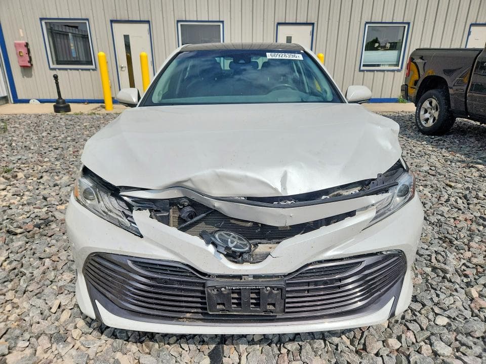 2018 TOYOTA CAMRY XLE 5