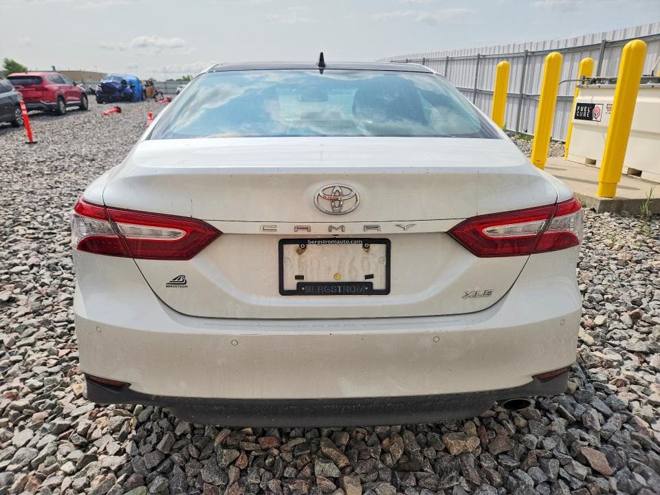 2018 TOYOTA CAMRY XLE 6