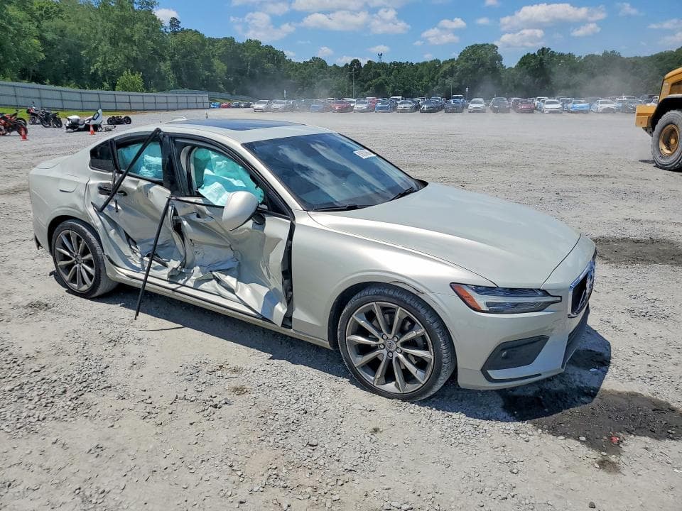 2021 VOLVO S60 T5 MOMENTUM T5 MOMENTUM 4
