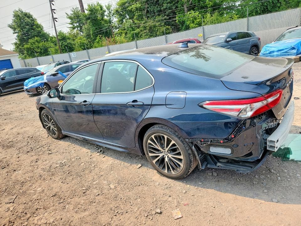 2019 TOYOTA CAMRY SE 2