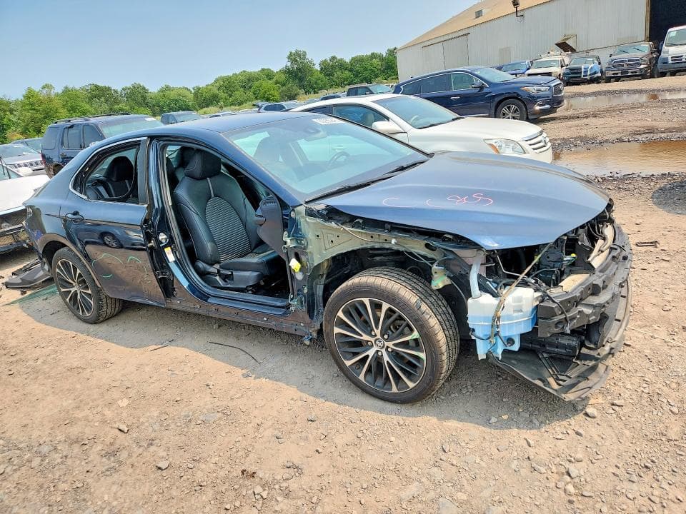 2019 TOYOTA CAMRY SE 4