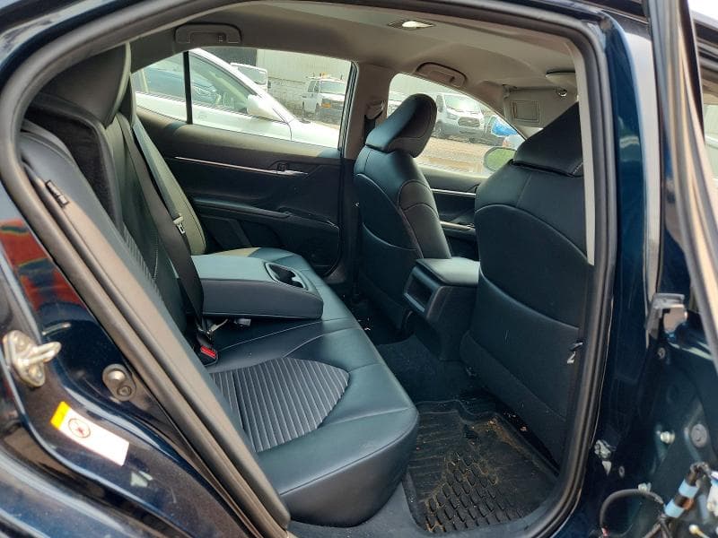 2019 TOYOTA CAMRY SE 10