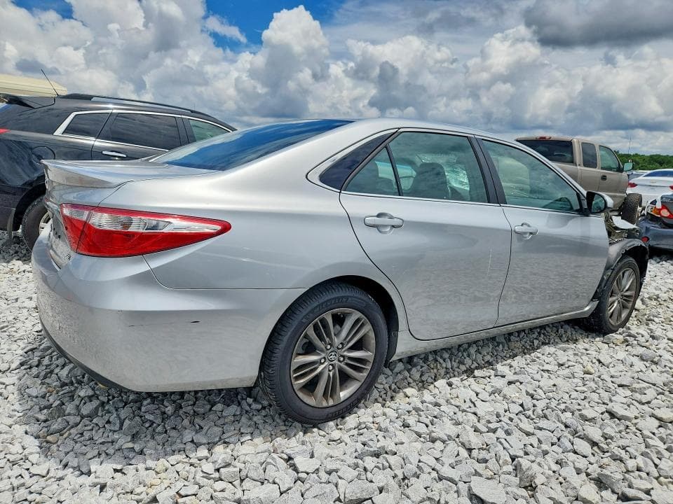 2017 TOYOTA CAMRY SE 3